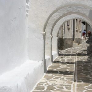 Βόλτα, τοιχοποιίες με τοξοειδές άνοιγμα που αφήνουν ελεύθερο προς χρήση τον χώρο κάτω από το τόξο. Στον Προφήτη Ηλία, Μάρπησσα.