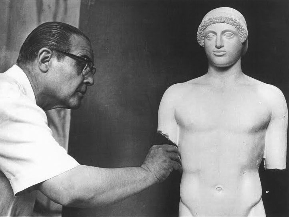“The sculptor N. Perantinos, gives new life to Ancient Greek art figures; his works match those of great French sculptors and measure up to the sculptures of Ancient Greece”, Jean Marie Augustin Charbonneaux, Professor of Archaeology at the École du Louvre.